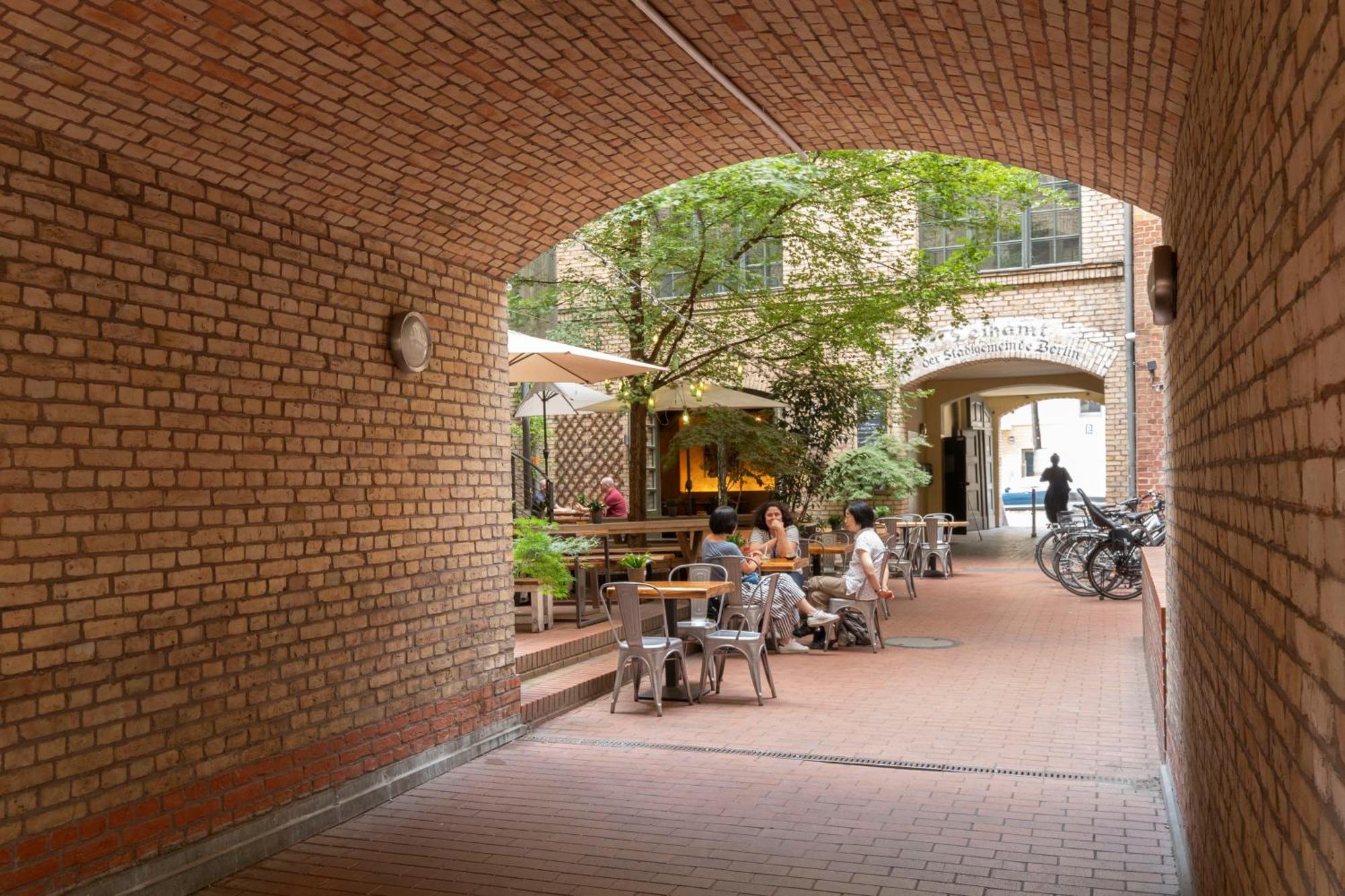 Homely Berlin - Central, Spacious, Rosenthaler Platz I Cafe Exterior photo